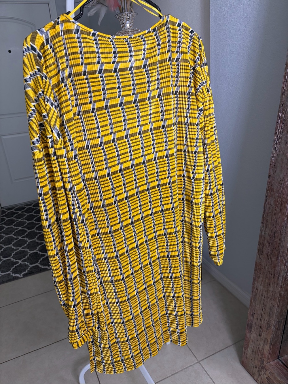 Zara Yellow Plaid Long-Sleeve V-Neck Dress - Picture 2 of 2